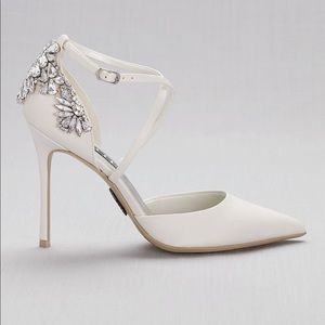 NWT, Vera Wang White, Size 7, Still in Box